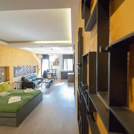 Green Central Studio Apartment *